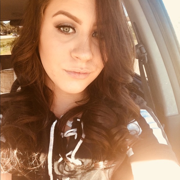 Meet your Posher, Camille - Picture 1 of 1